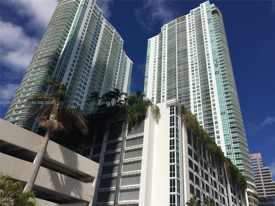For Rent: $3,300 (1 beds, 1 baths, 774 Square Feet)