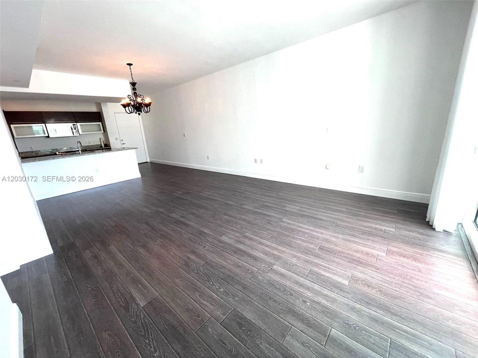 For Rent: $3,300 (1 beds, 1 baths, 774 Square Feet)