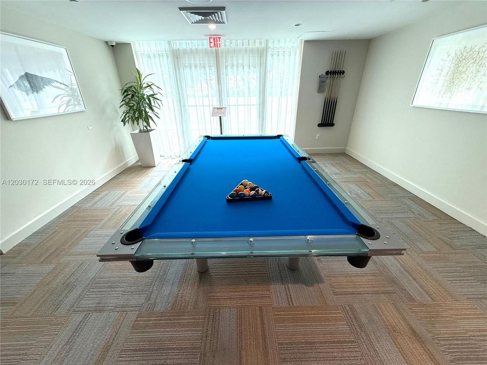 For Rent: $3,300 (1 beds, 1 baths, 774 Square Feet)