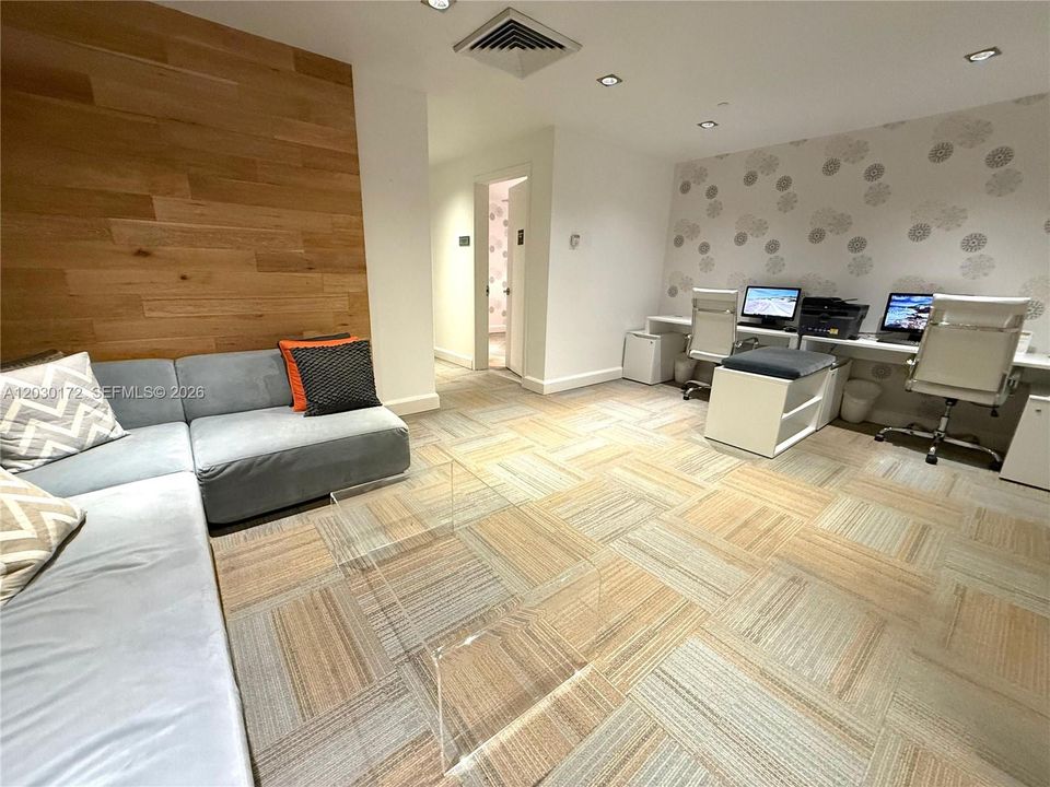 For Rent: $3,300 (1 beds, 1 baths, 774 Square Feet)