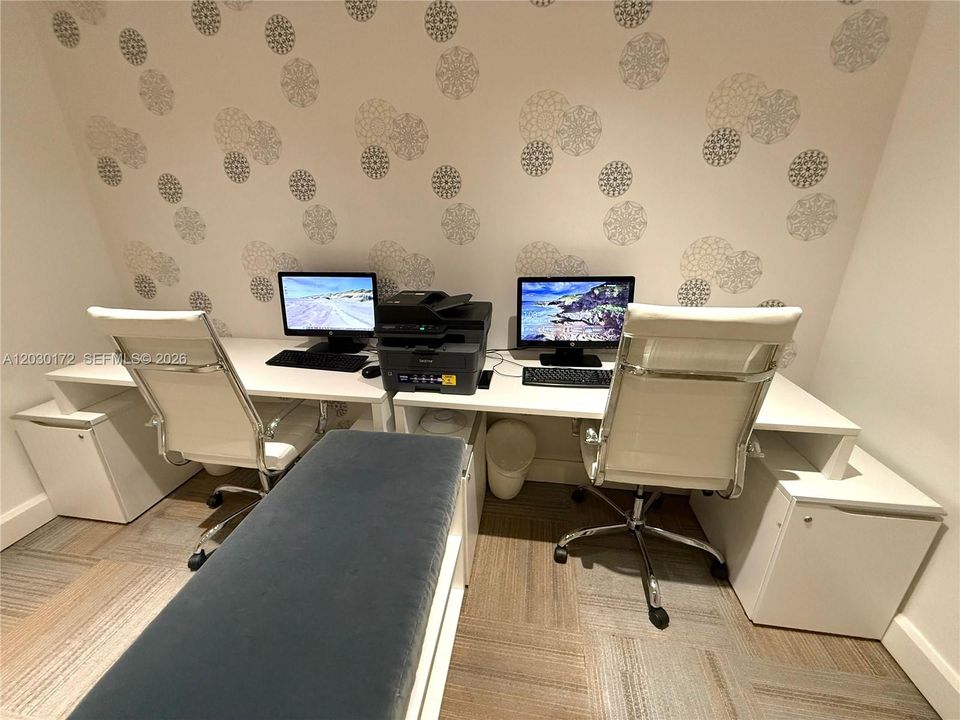 For Rent: $3,300 (1 beds, 1 baths, 774 Square Feet)