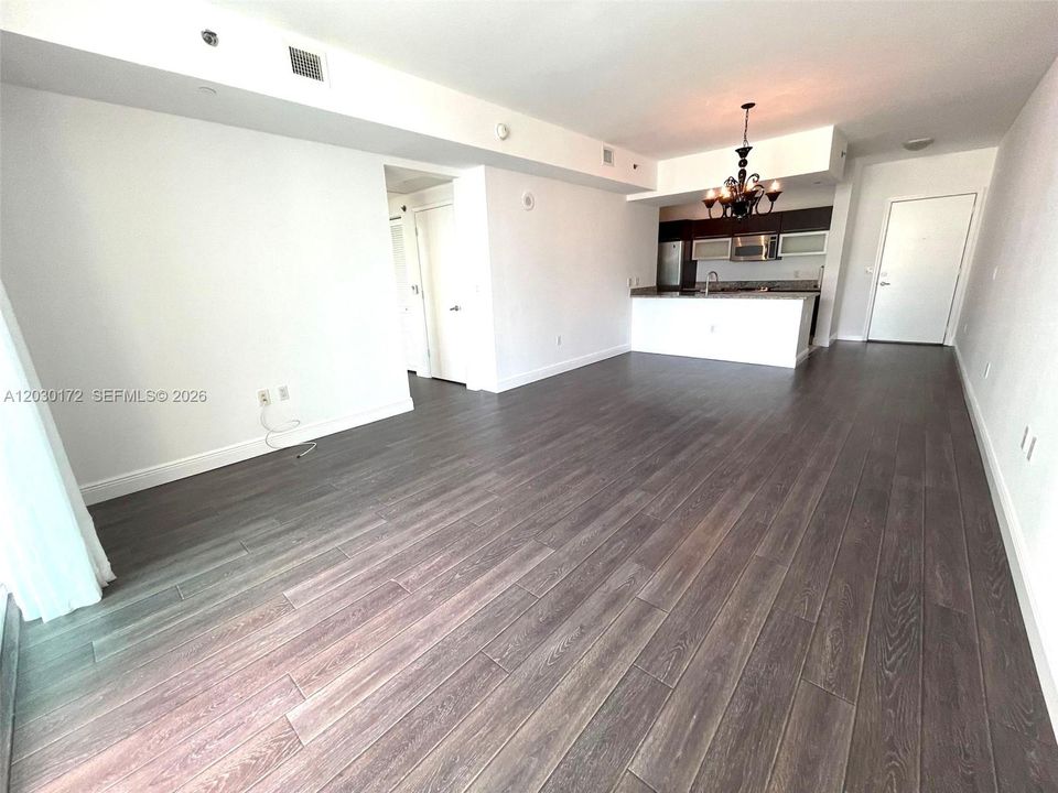 For Rent: $3,300 (1 beds, 1 baths, 774 Square Feet)