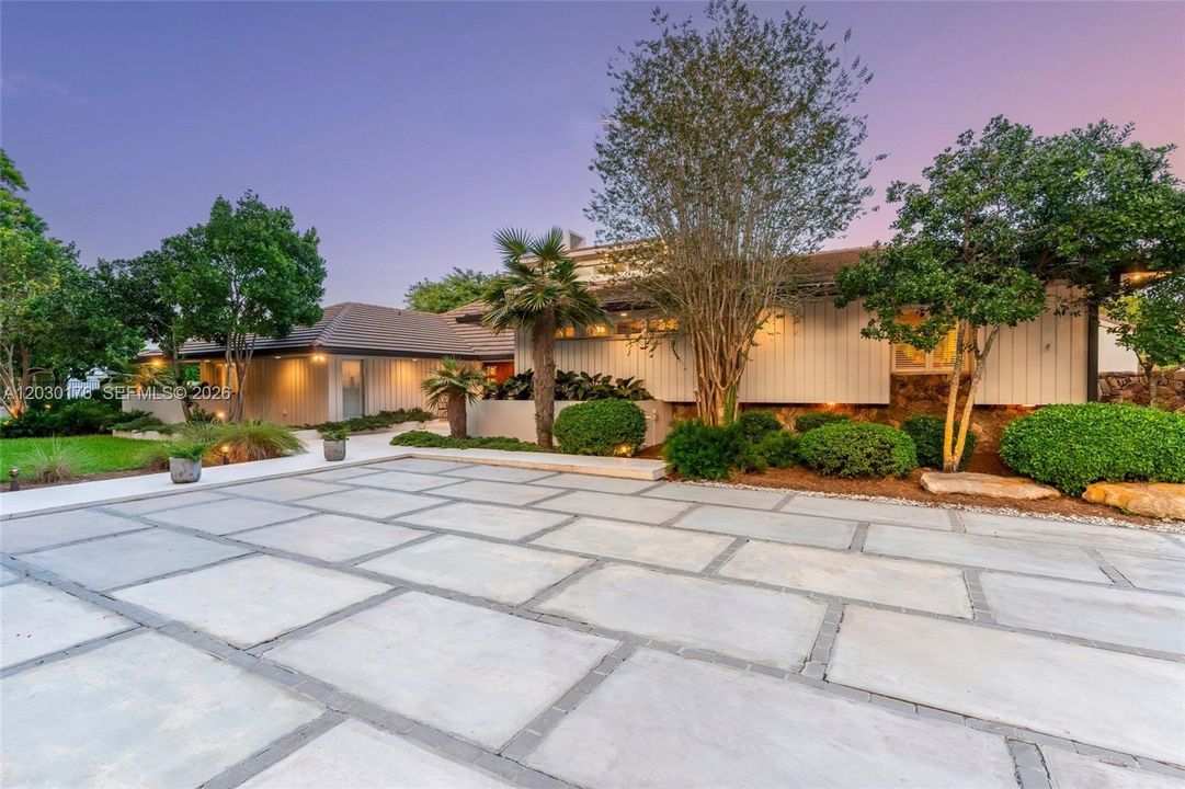 For Sale: $5,750,000 (5 beds, 5 baths, 4486 Square Feet)