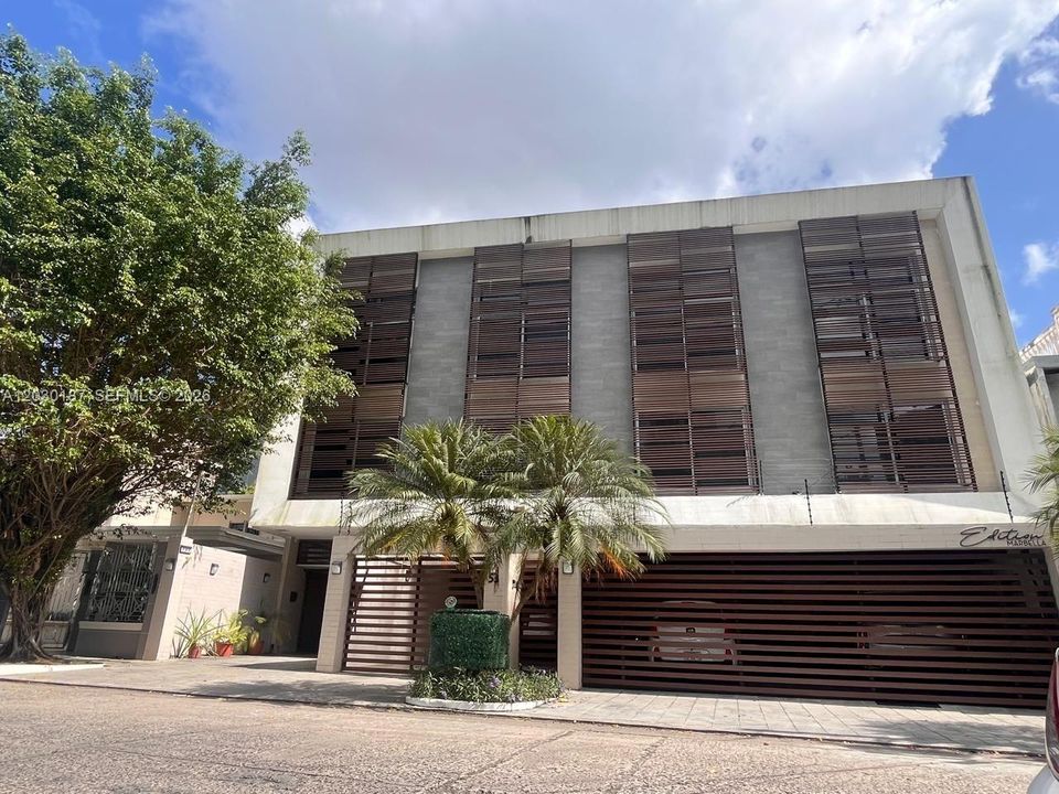 For Sale: $5,500,000 (0 beds, 0 baths, 21818 Square Feet)