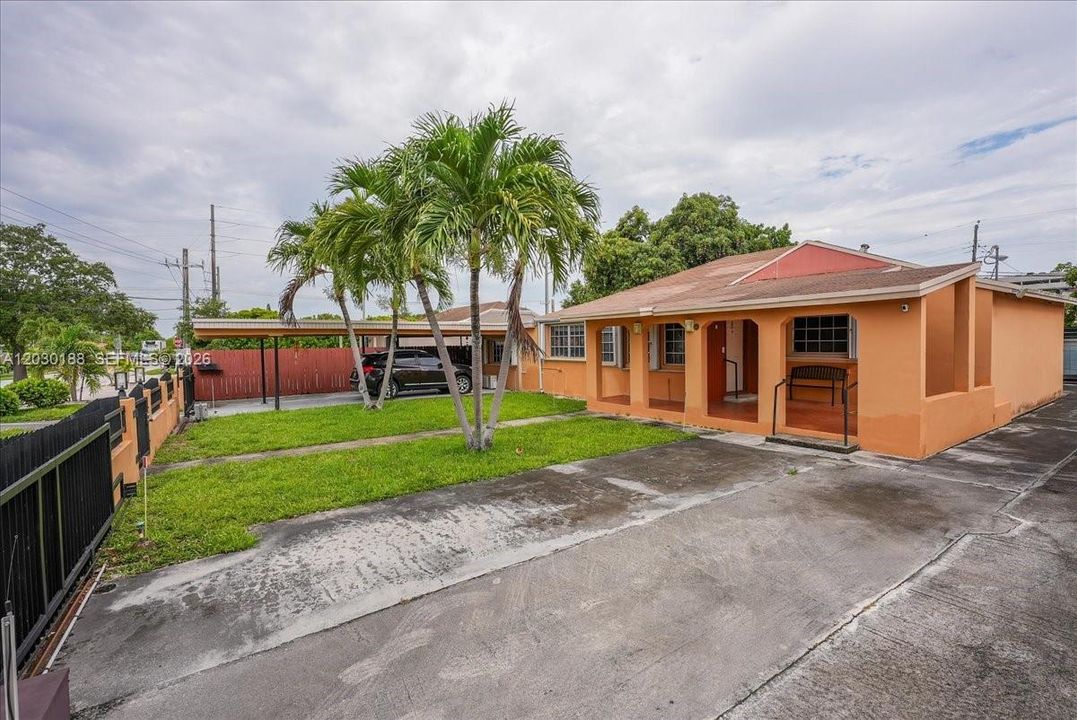 Active With Contract: $699,000 (3 beds, 2 baths, 1776 Square Feet)