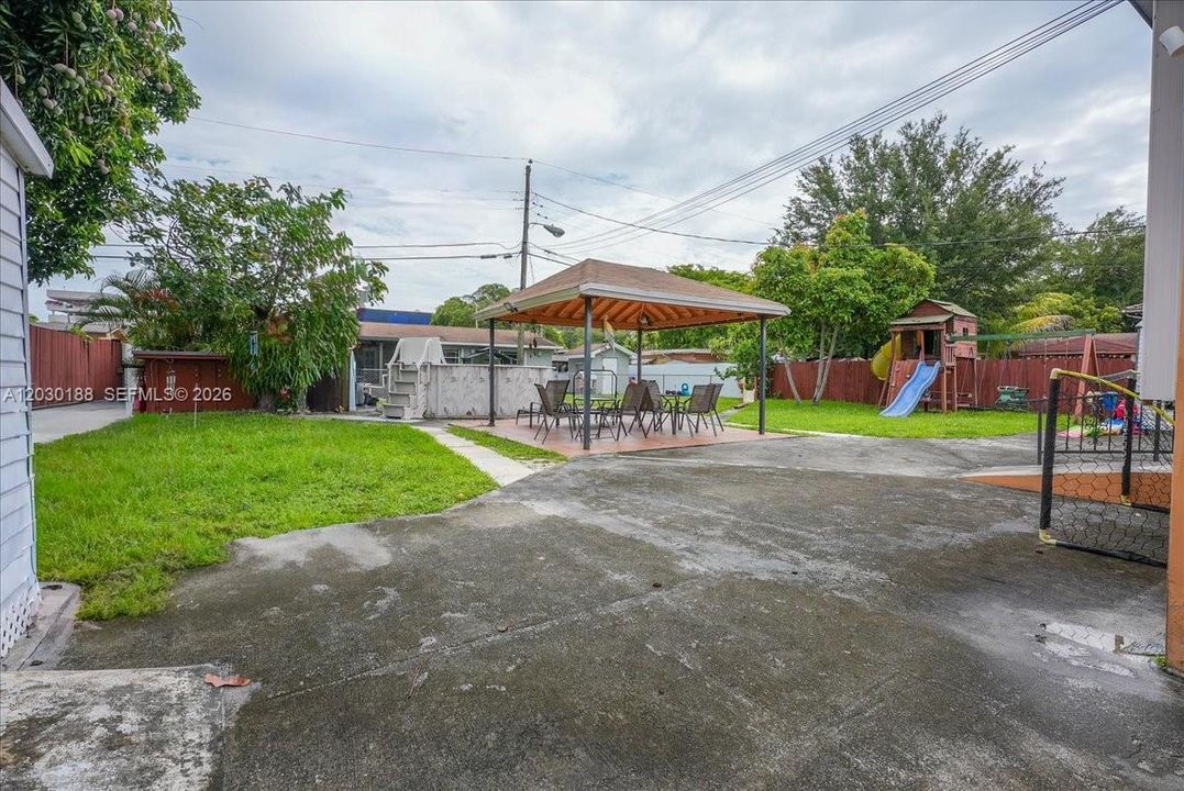 Active With Contract: $699,000 (3 beds, 2 baths, 1776 Square Feet)