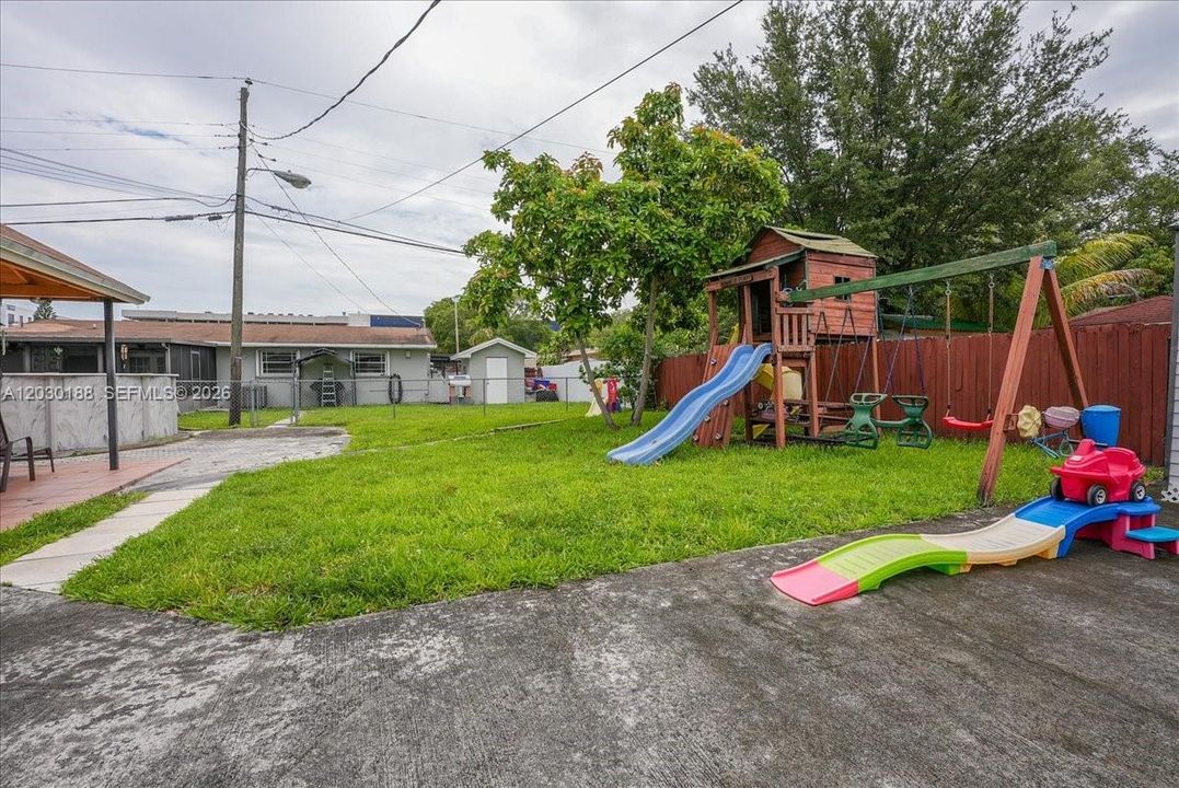 Active With Contract: $699,000 (3 beds, 2 baths, 1776 Square Feet)