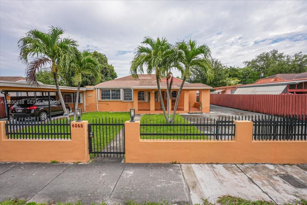 Active With Contract: $699,000 (3 beds, 2 baths, 1776 Square Feet)