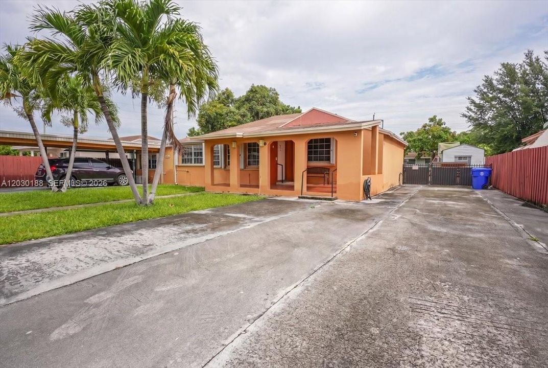 Active With Contract: $699,000 (3 beds, 2 baths, 1776 Square Feet)