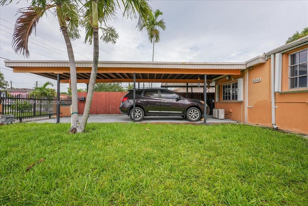 Active With Contract: $699,000 (3 beds, 2 baths, 1776 Square Feet)