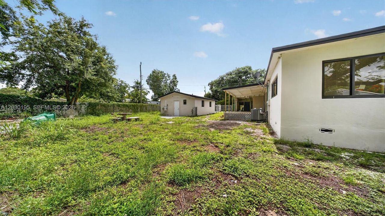 Activo con contrato: $685,000 (5 camas, 4 baños, 2010 Pies cuadrados)