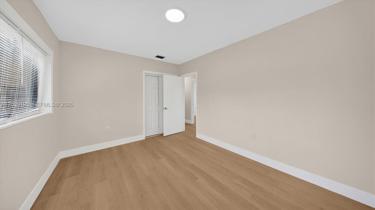 Activo con contrato: $685,000 (5 camas, 4 baños, 2010 Pies cuadrados)