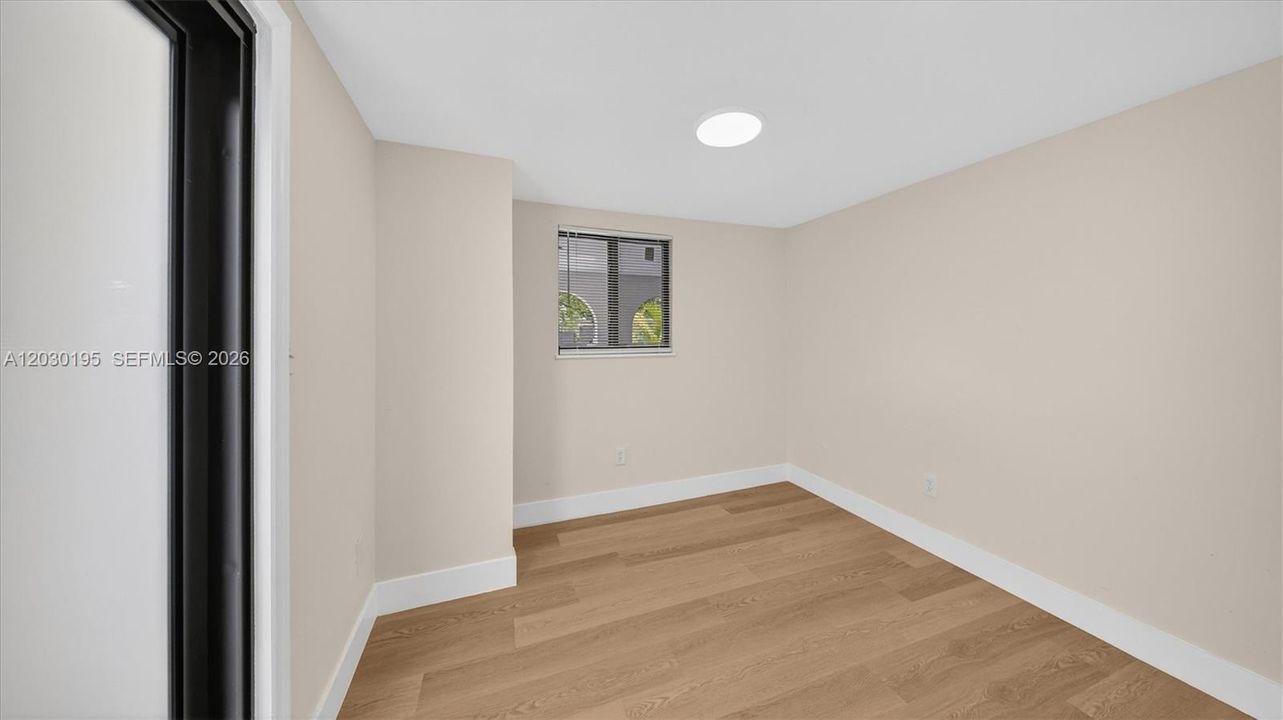 Activo con contrato: $685,000 (5 camas, 4 baños, 2010 Pies cuadrados)