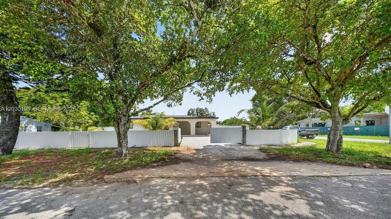 Activo con contrato: $685,000 (5 camas, 4 baños, 2010 Pies cuadrados)