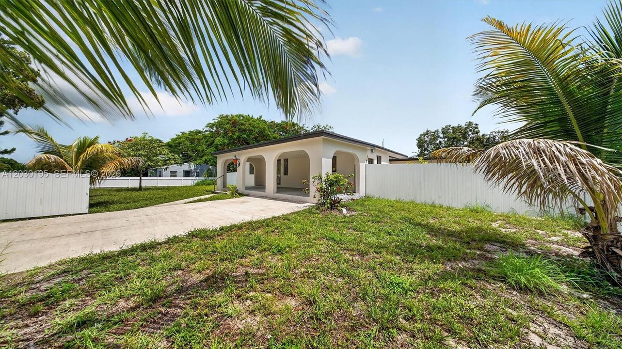Activo con contrato: $685,000 (5 camas, 4 baños, 2010 Pies cuadrados)