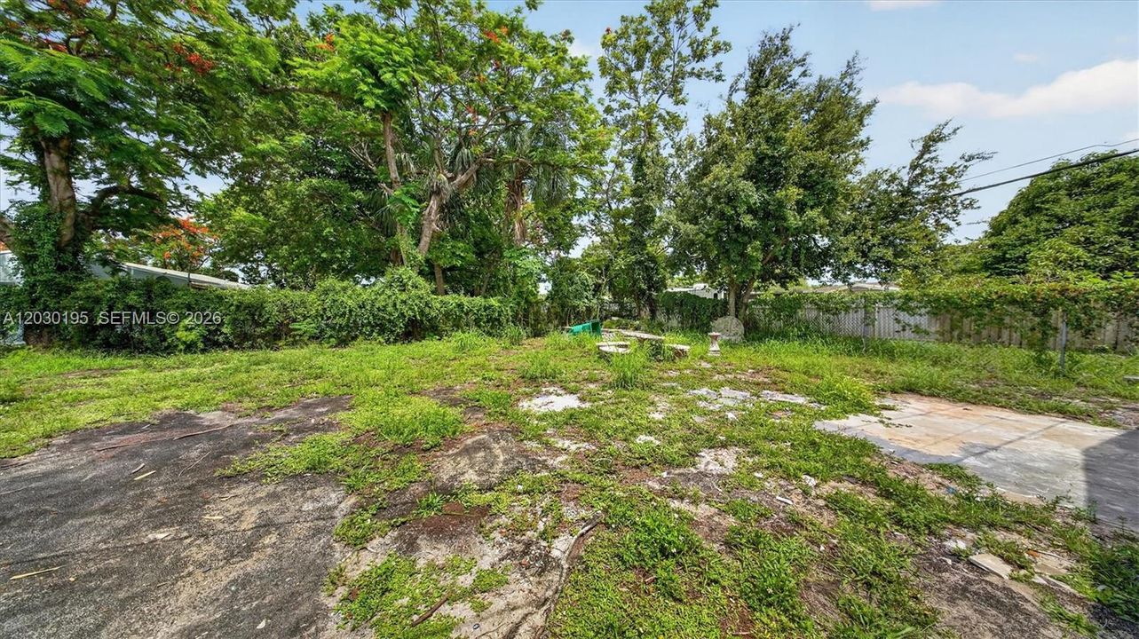 Activo con contrato: $685,000 (5 camas, 4 baños, 2010 Pies cuadrados)