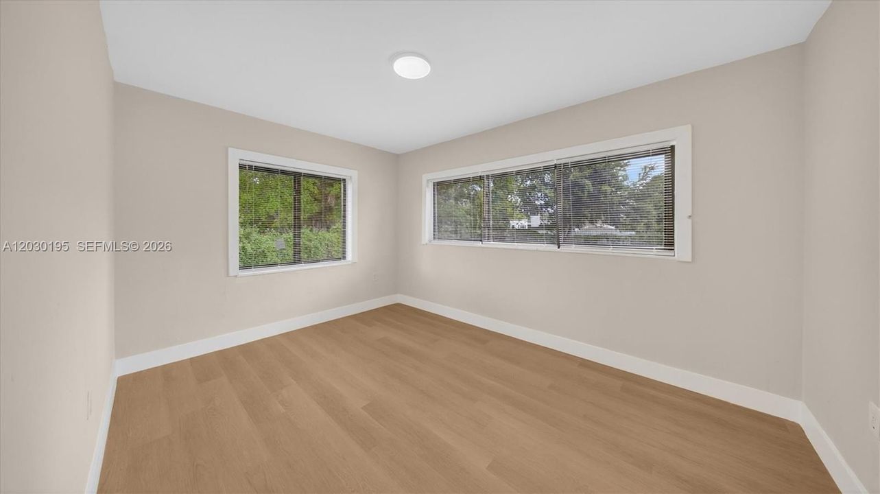 Activo con contrato: $685,000 (5 camas, 4 baños, 2010 Pies cuadrados)