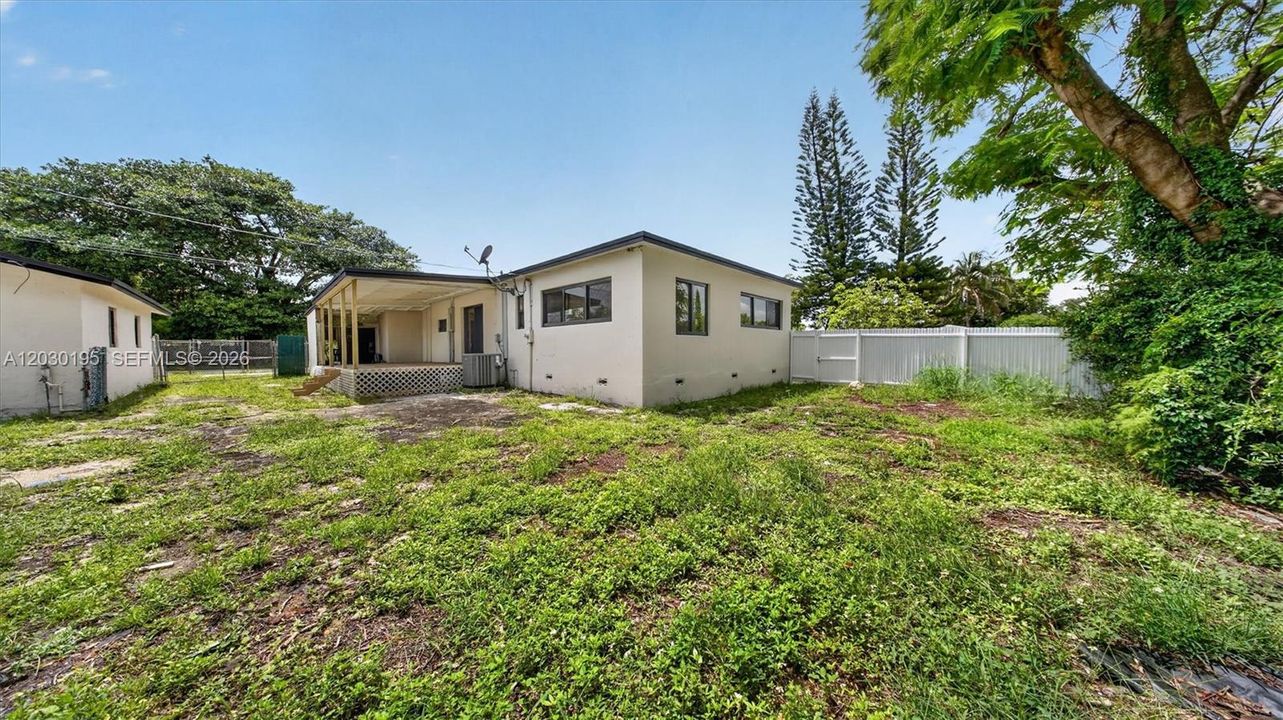 Activo con contrato: $685,000 (5 camas, 4 baños, 2010 Pies cuadrados)
