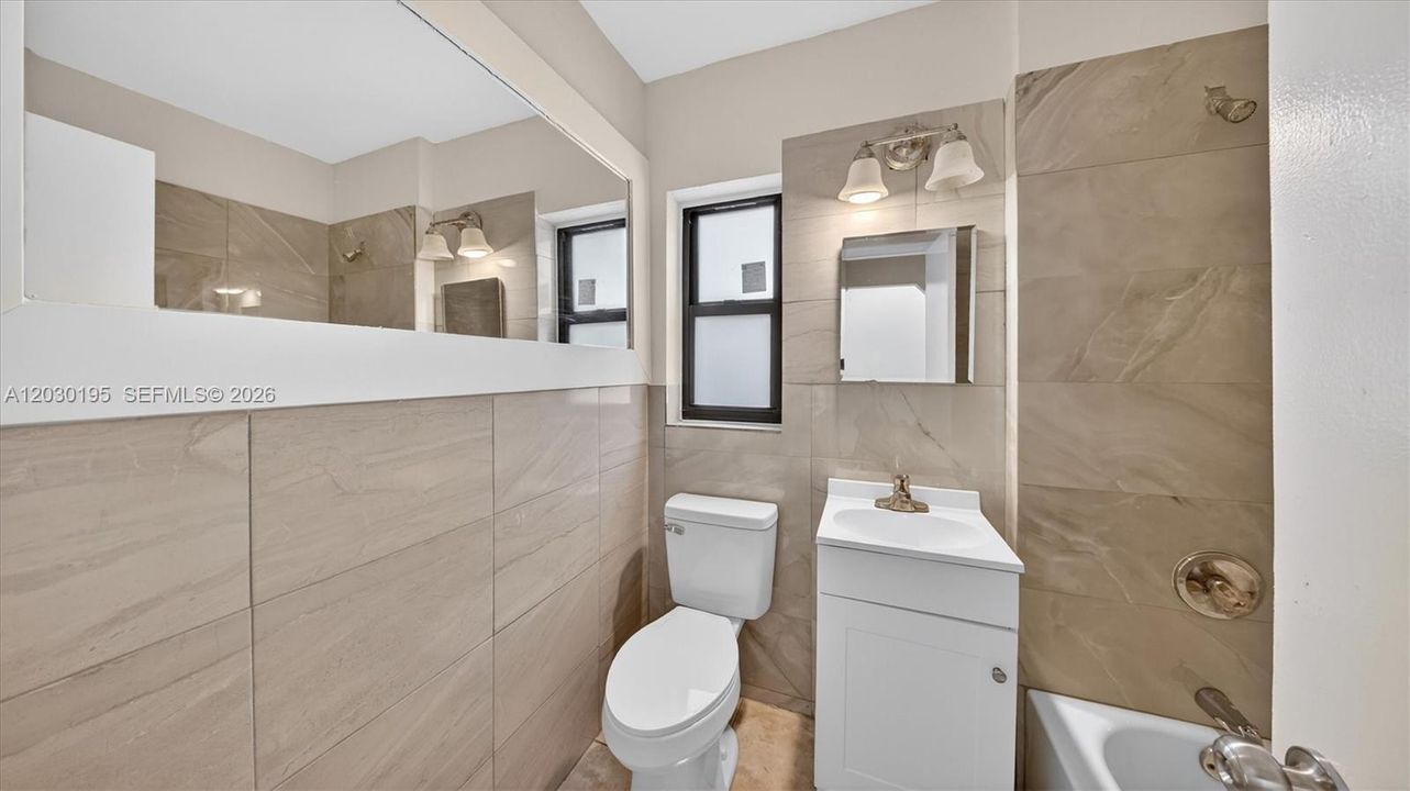 Activo con contrato: $685,000 (5 camas, 4 baños, 2010 Pies cuadrados)