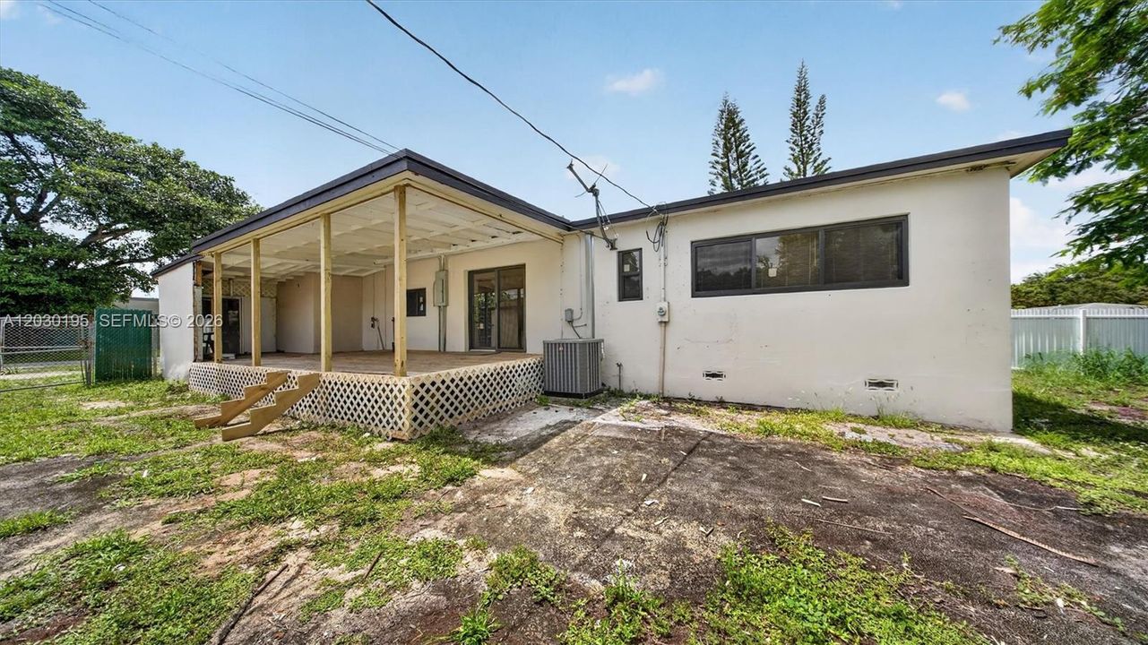 Activo con contrato: $685,000 (5 camas, 4 baños, 2010 Pies cuadrados)