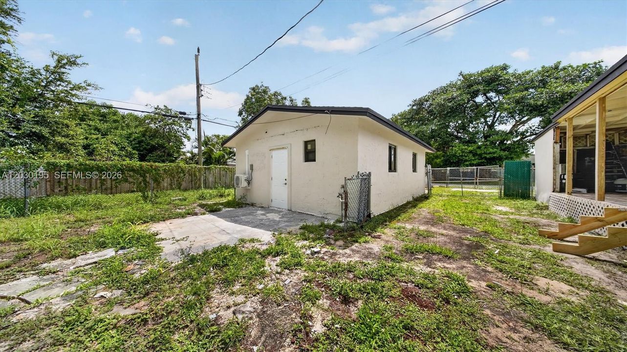 Activo con contrato: $685,000 (5 camas, 4 baños, 2010 Pies cuadrados)