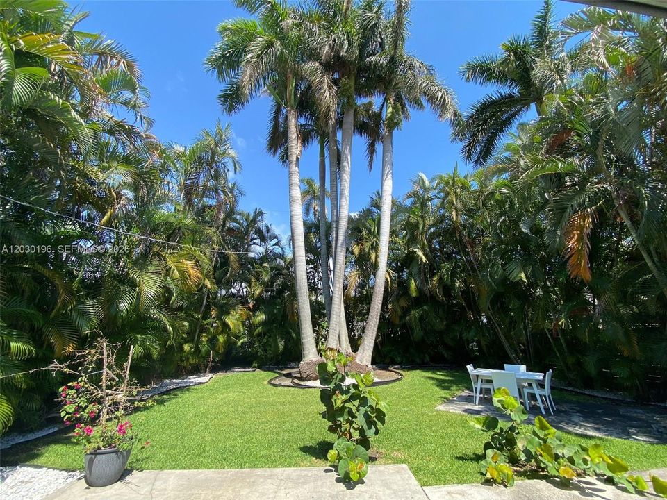 For Rent: $2,500 (1 beds, 1 baths, 1123 Square Feet)