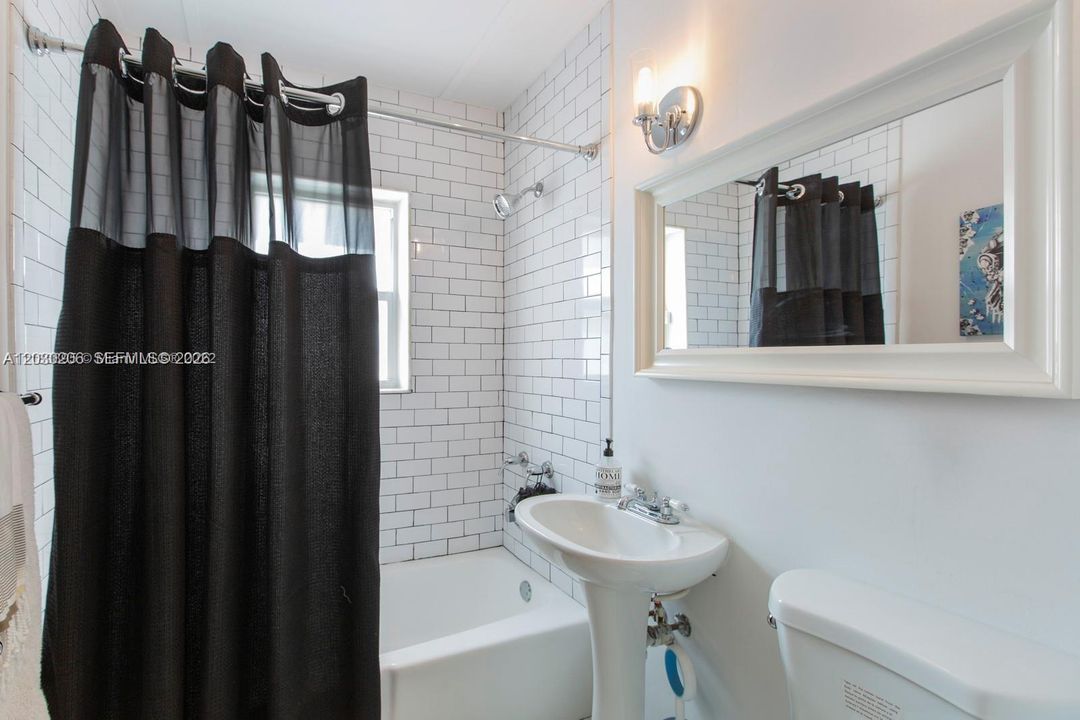 En Venta: $850,000 (2 camas, 2 baños, 1304 Pies cuadrados)