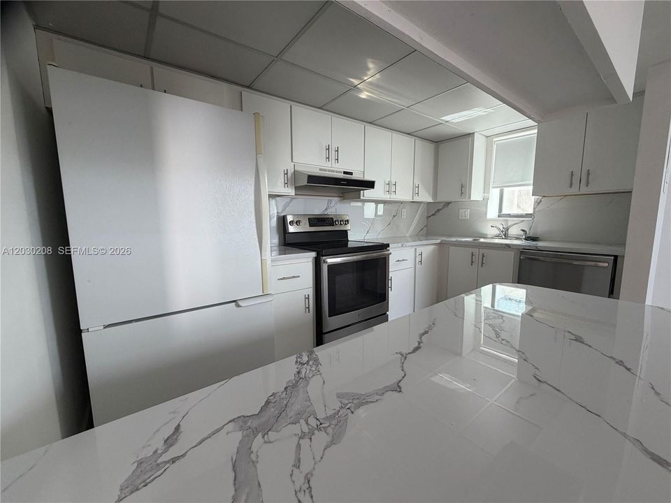 For Rent: $3,000 (3 beds, 2 baths, 1380 Square Feet)