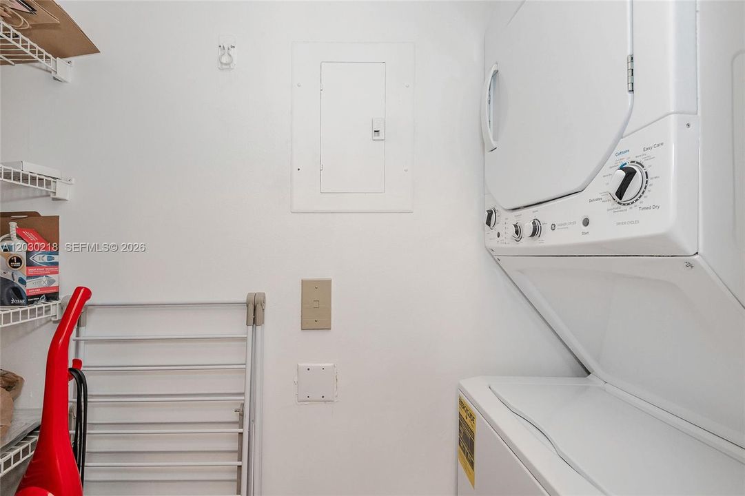 For Sale: $699,000 (1 beds, 1 baths, 740 Square Feet)