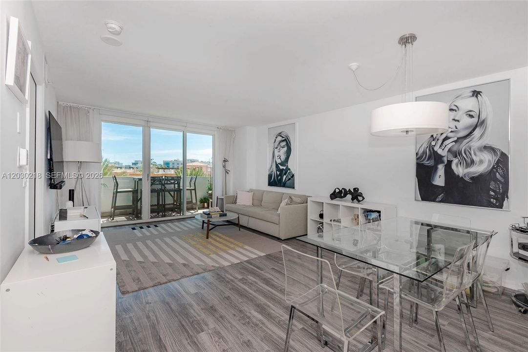 For Sale: $699,000 (1 beds, 1 baths, 740 Square Feet)