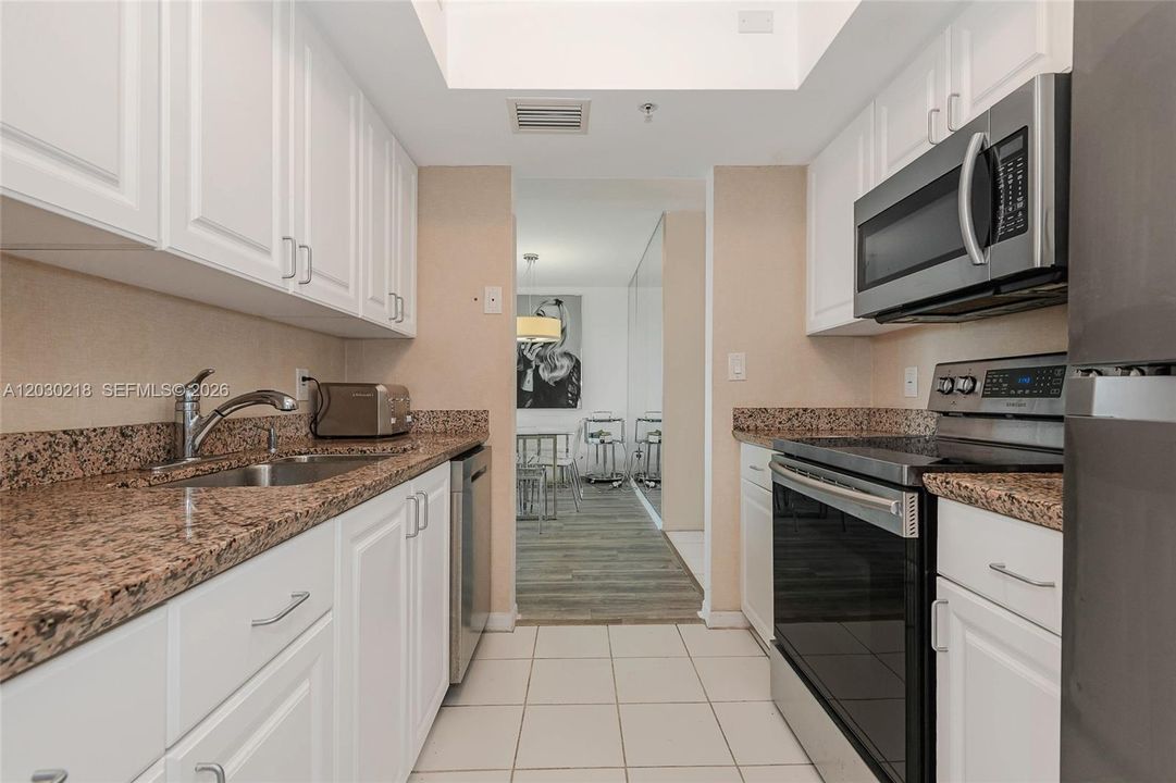 For Sale: $699,000 (1 beds, 1 baths, 740 Square Feet)