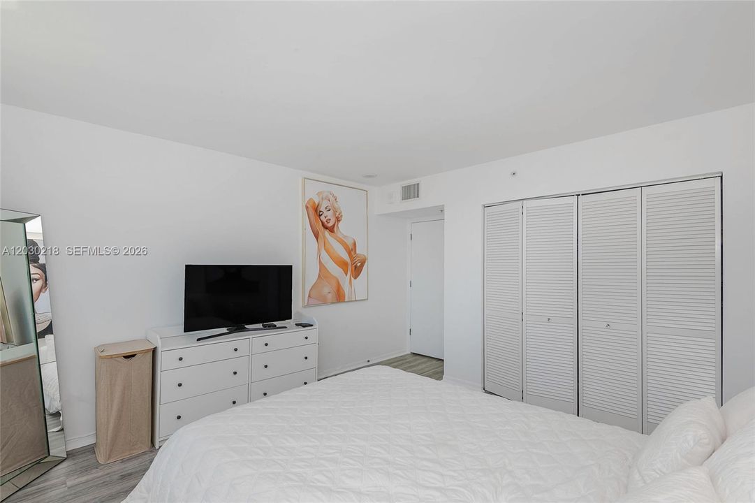 For Sale: $699,000 (1 beds, 1 baths, 740 Square Feet)