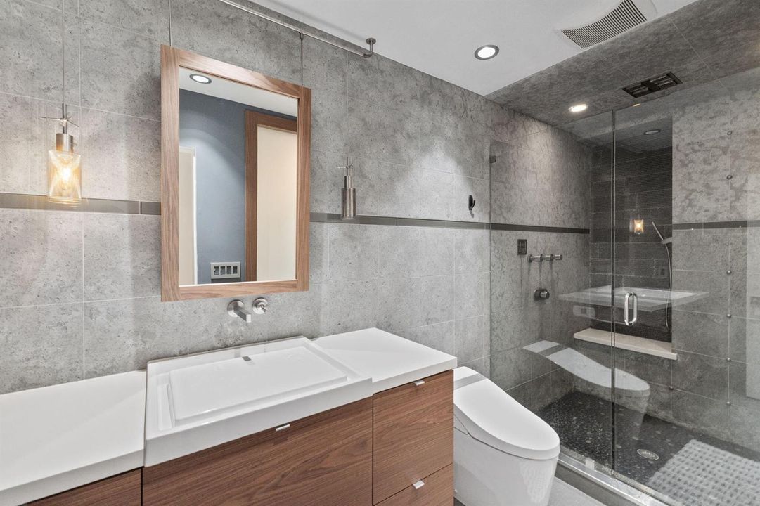 2nd bathroom