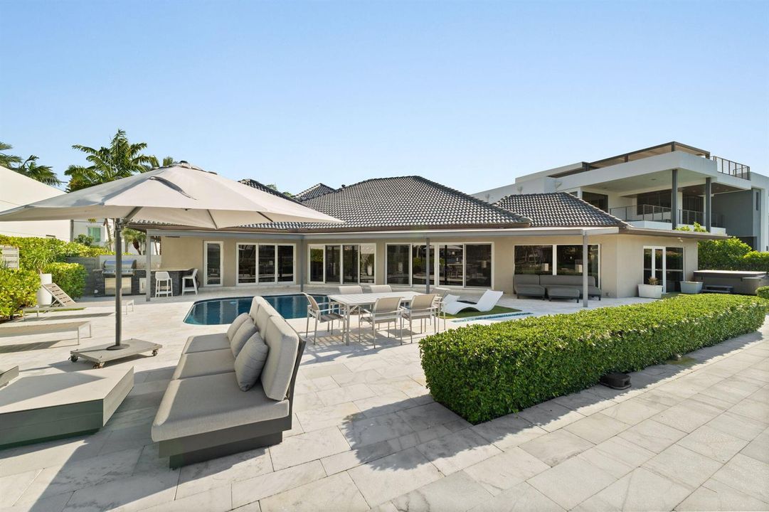 pool sitting area