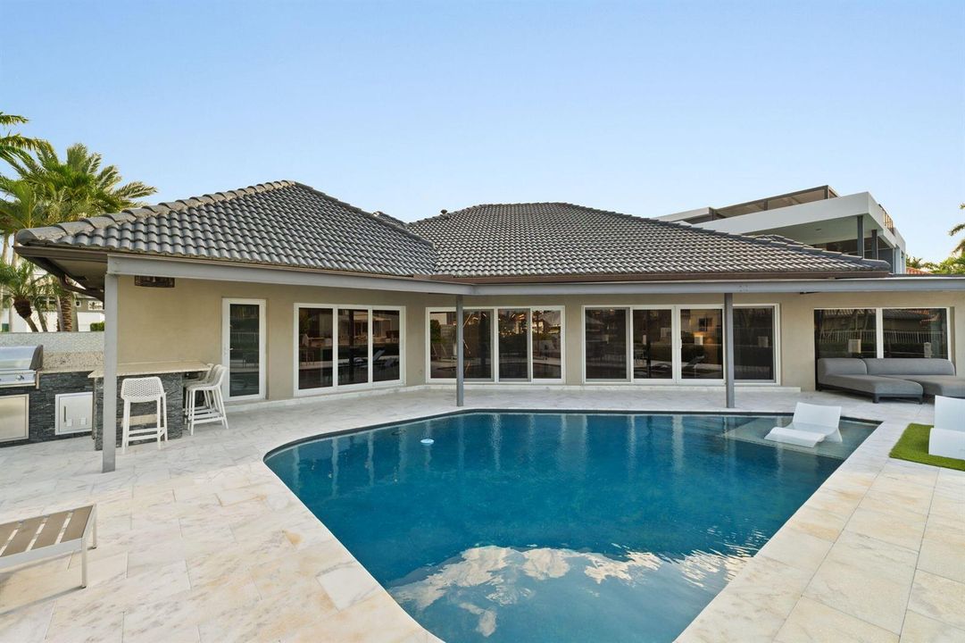pool and sofa area