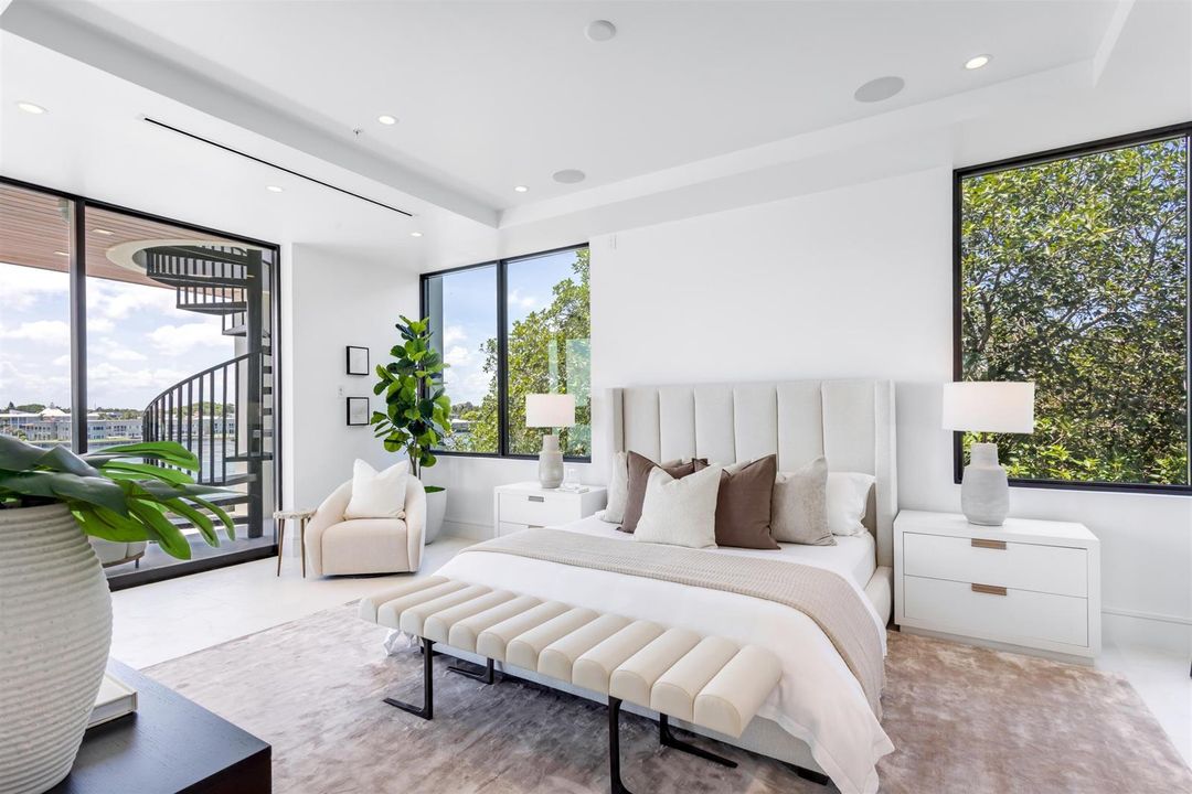 WATERVIEW PRIMARY SUITE