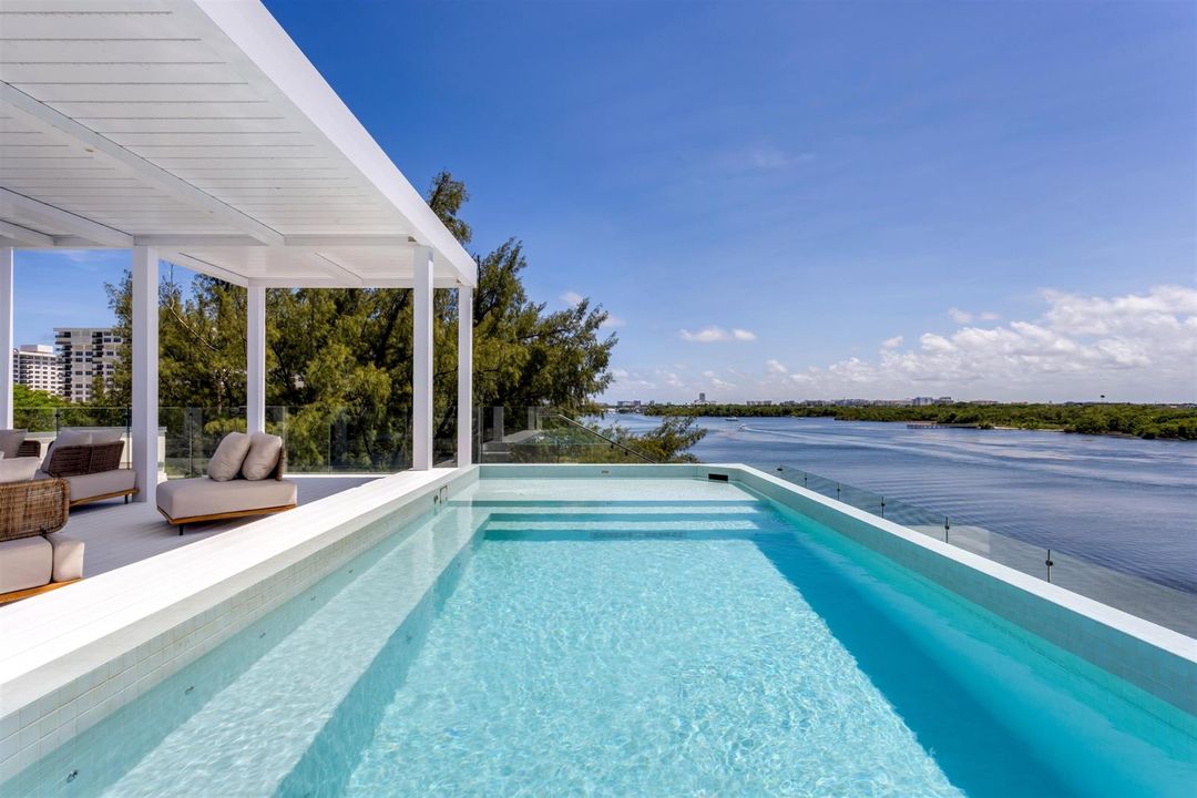 PRIVATE ROOFTOP POOL AND WATERVIEW
