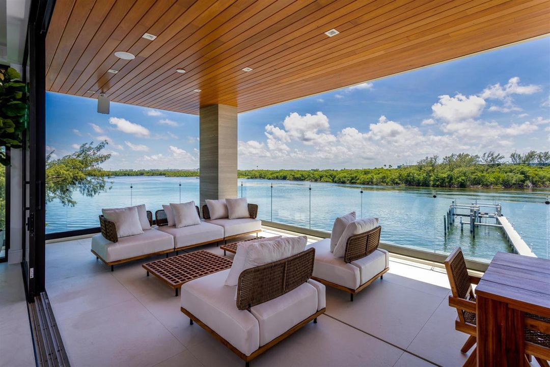 WATERVIEW BALCONY SEATING