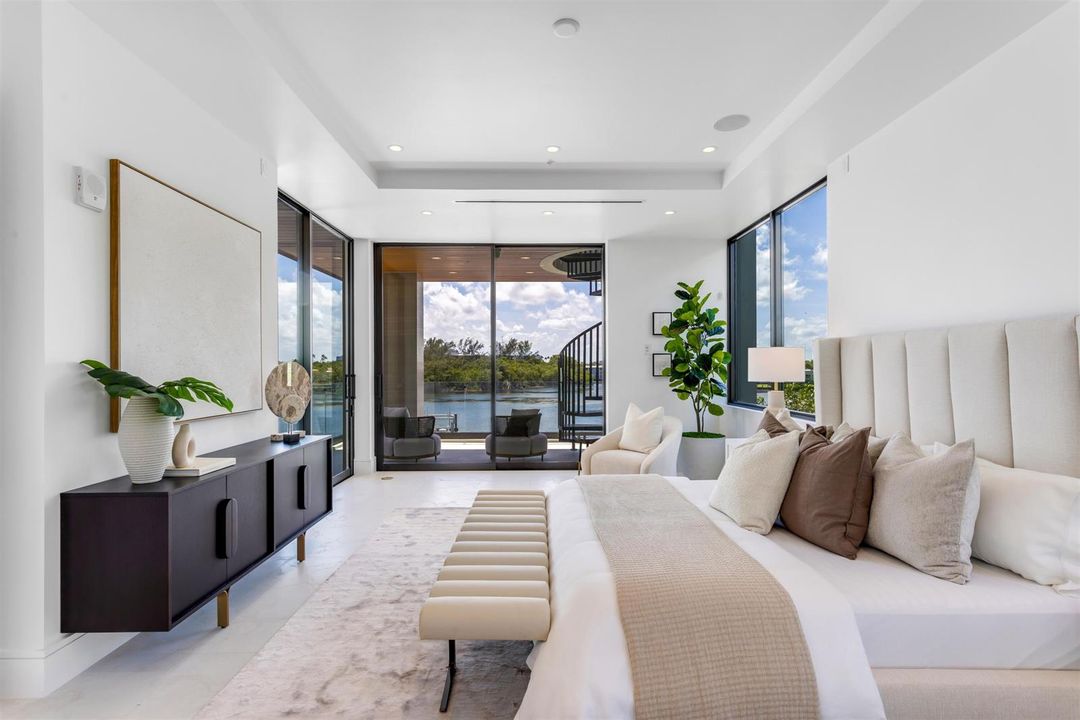 WATERVIEW PRIMARY SUITE