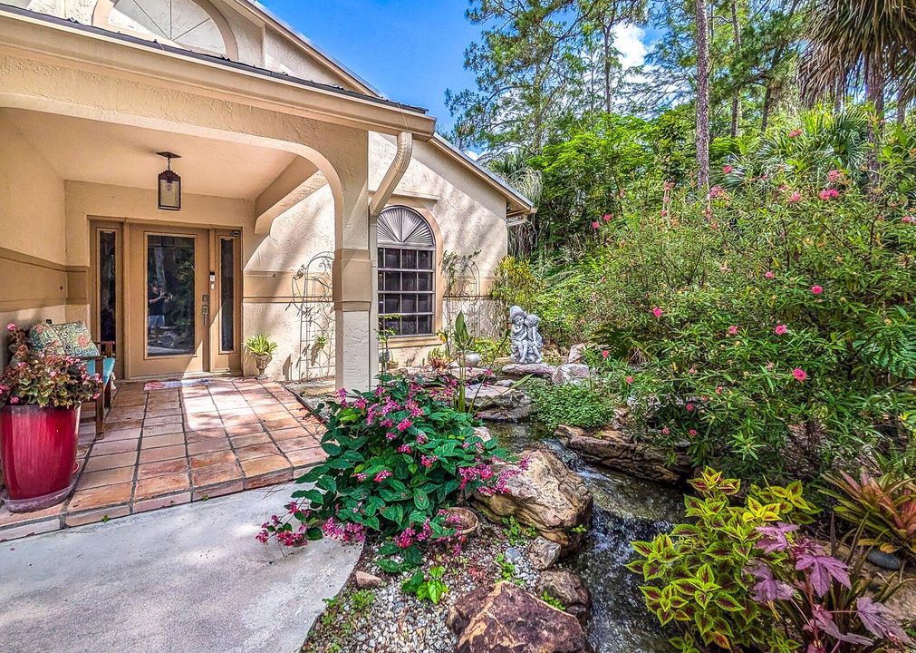51-Front entryway