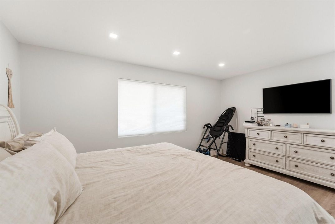 31_primary bedroom