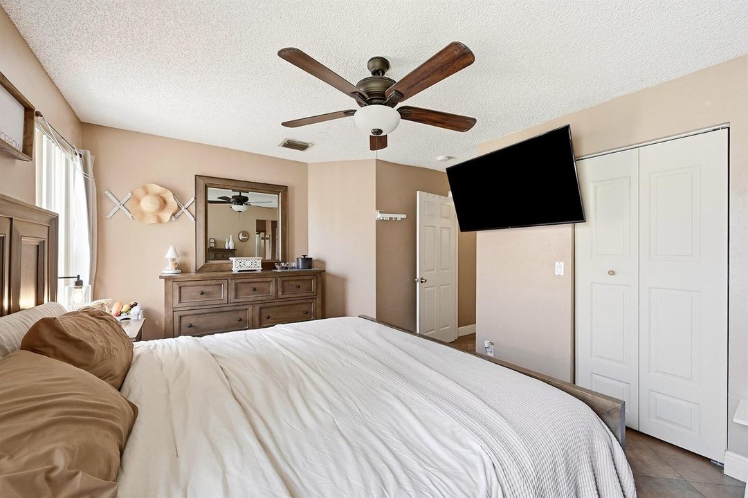 19_primary bedroom