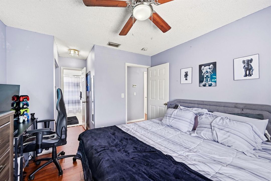 26_bedroom
