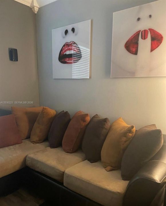 В аренду: $1,250 (1 спален, 1 ванн, 2598 Квадратных фут)