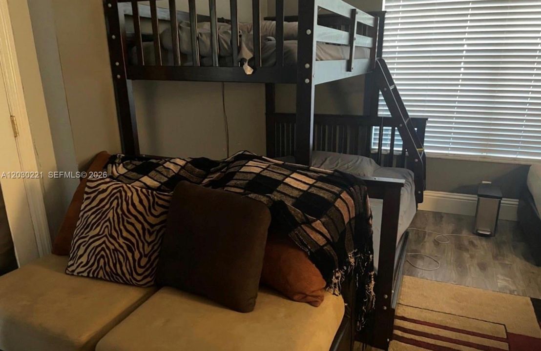 В аренду: $1,250 (1 спален, 1 ванн, 2598 Квадратных фут)