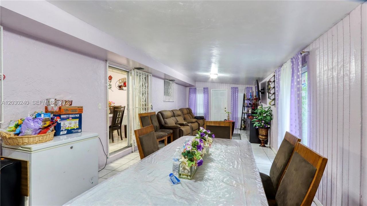 Large extra Family room has its own A/C