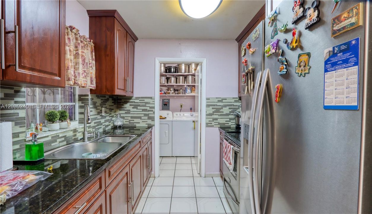 En Venta: $530,000 (4 camas, 2 baños, 2127 Pies cuadrados)