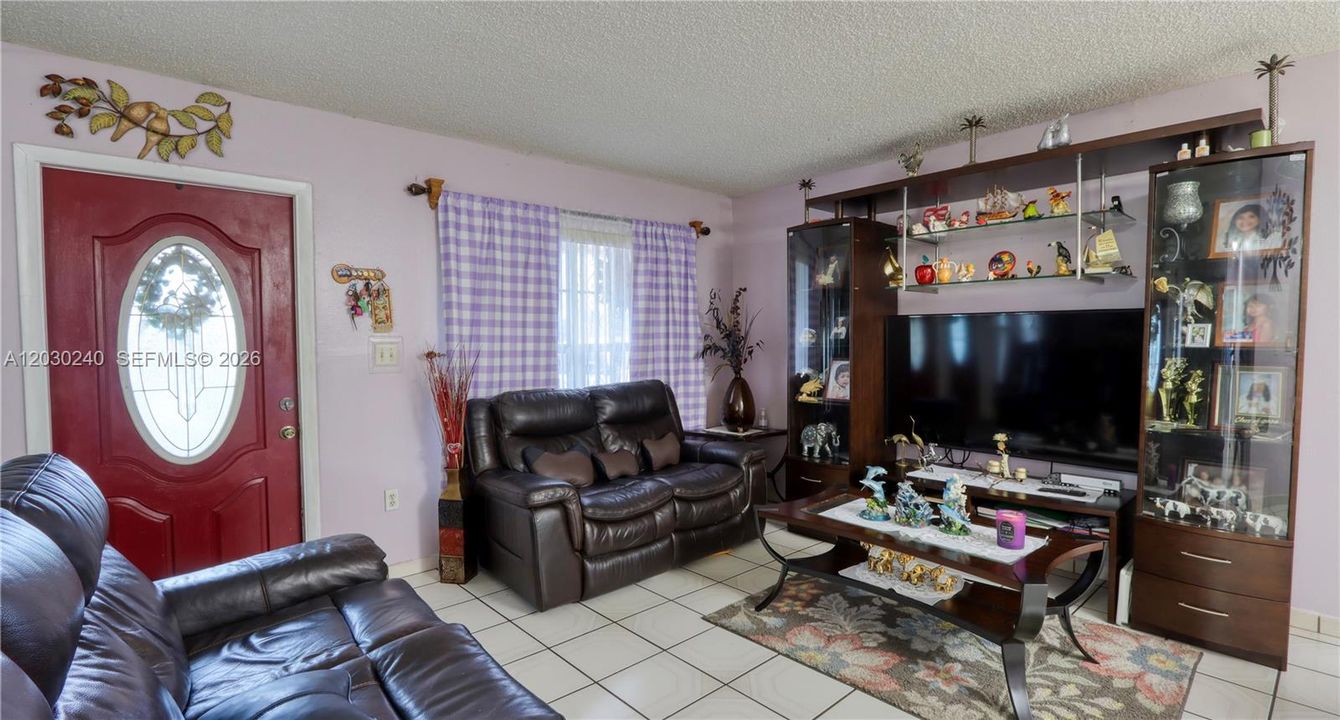 En Venta: $530,000 (4 camas, 2 baños, 2127 Pies cuadrados)