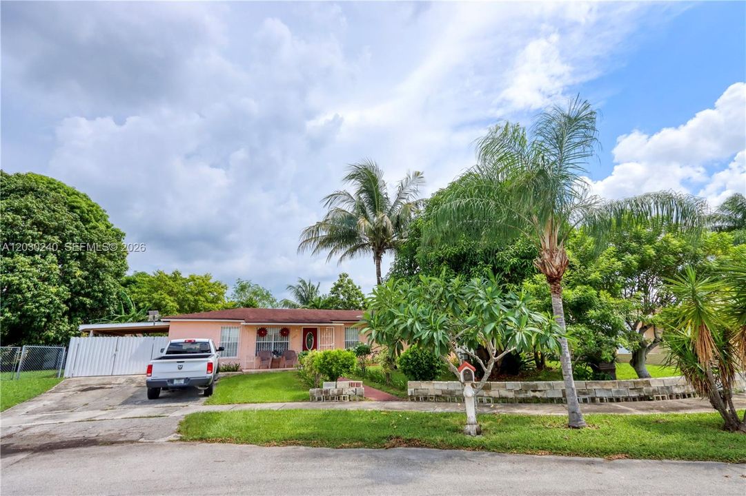 En Venta: $530,000 (4 camas, 2 baños, 2127 Pies cuadrados)