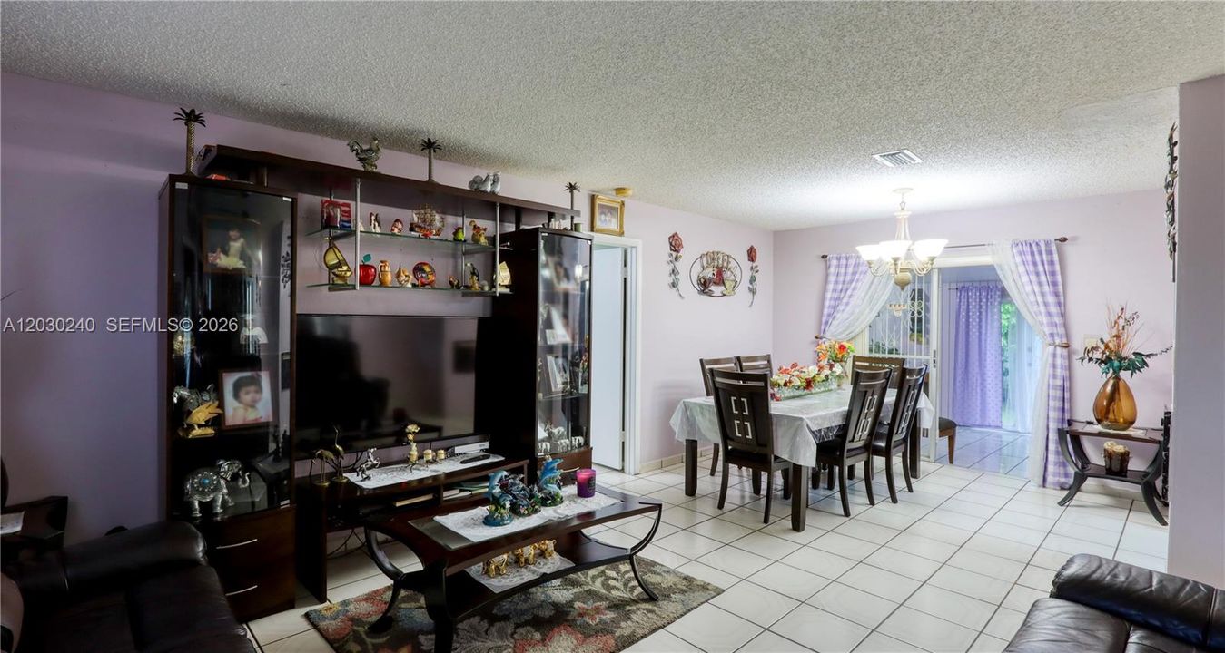 En Venta: $530,000 (4 camas, 2 baños, 2127 Pies cuadrados)